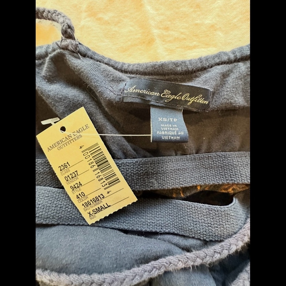 NWT AEO Halter Tank Women’s Handkerchief Cross-Back Navy Blue Floral Top Sz XS - Picture 4 of 8